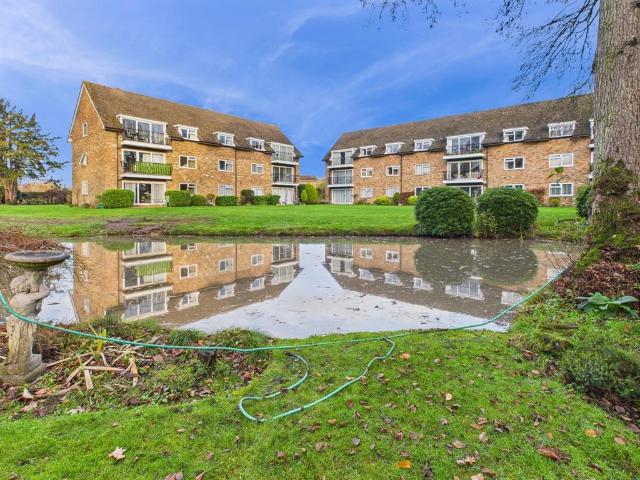 Flat for sale in Wexham, George Green