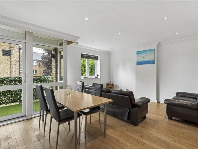 Flat for sale in Hammersmith, Greater London