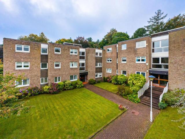 Flat for sale in Bearsden, Scotland