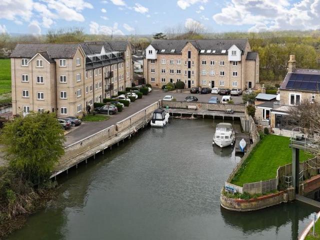 Flat for sale in Huntingdon, Cambridgeshire