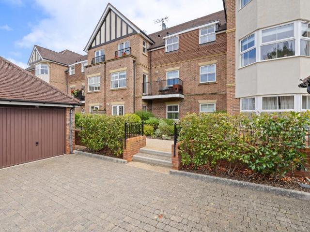 Flat for sale in Bolton Low Houses, Hampshire