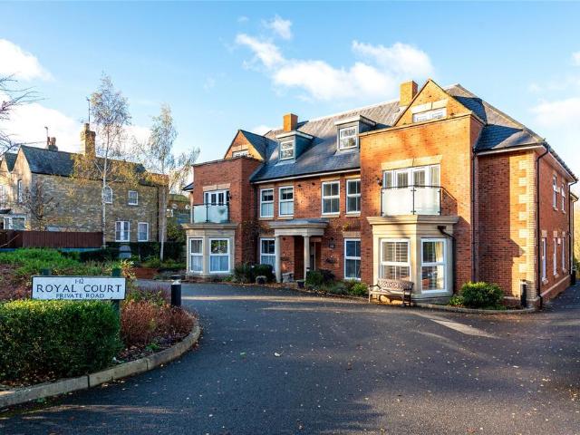 Flat for sale in Buckingham, Buckinghamshire