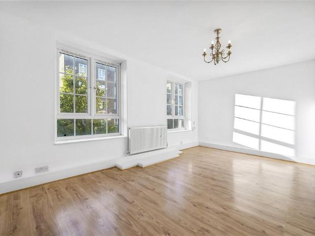 Flat for sale in East Dulwich, Greater London
