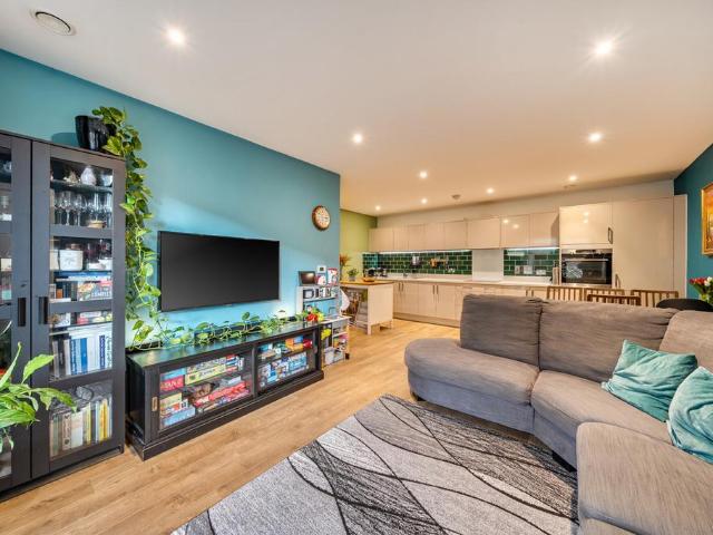 Flat for sale in Camberwell, Greater London