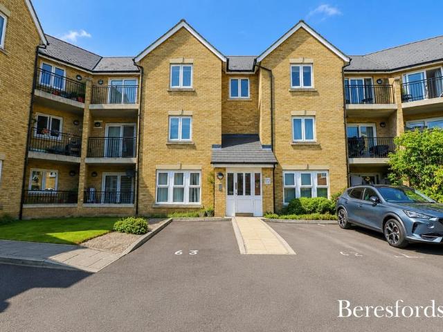 Flat for sale in Chipping Hill, Essex