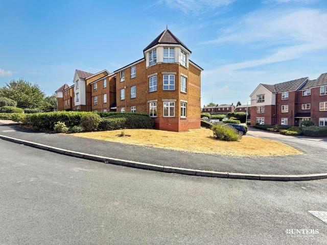 Flat for sale in Woodkirk, West Yorkshire