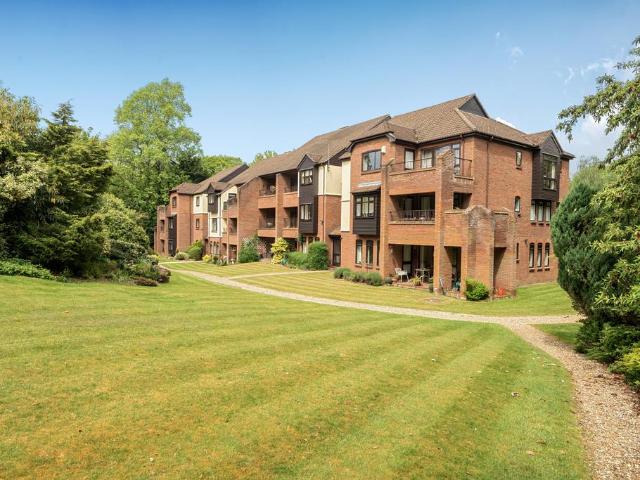 Flat for sale in Gerrards Cross, Denham