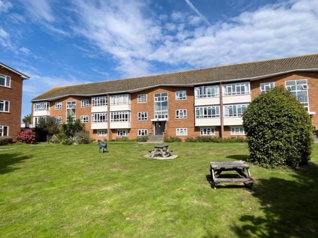 Flat for sale in Felpham, Clapham