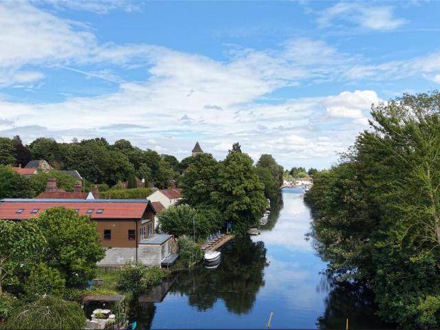 Flat for sale in Crostwick, Norfolk