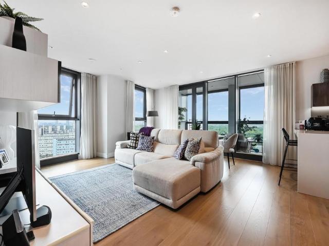 Flat for sale in Nine Elms, Greater London