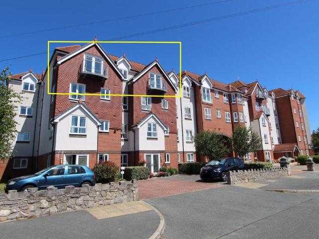 Flat for sale in Colwyn Bay, Wales