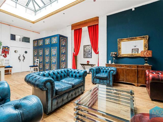 Flat for sale in Kentish Town, Greater London