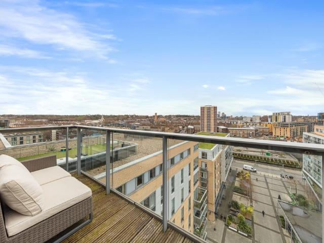 Flat for sale in Greenwich Town Centre, Greater London