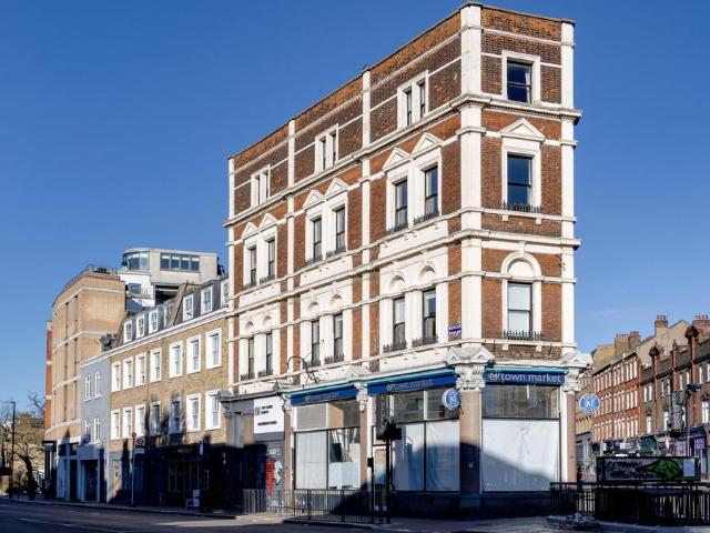 Flat for sale in Kentish Town, Greater London