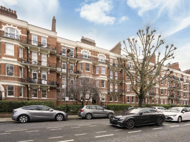 Flat for sale in Kensal Town, Greater London