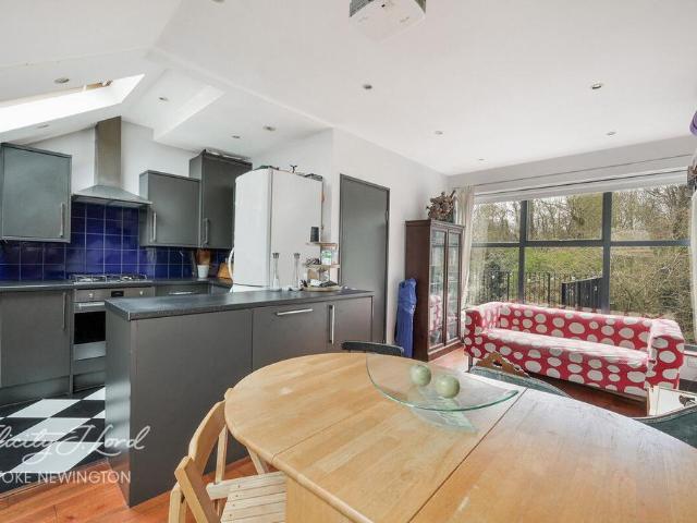 Flat for sale in West Hackney, Greater London