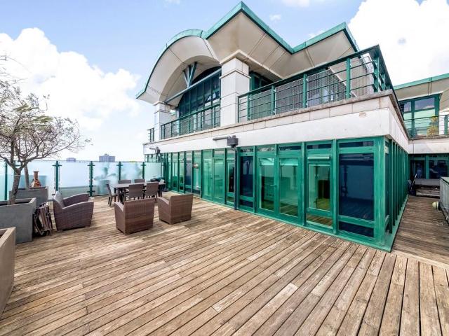Flat for sale in Kensington, Greater London