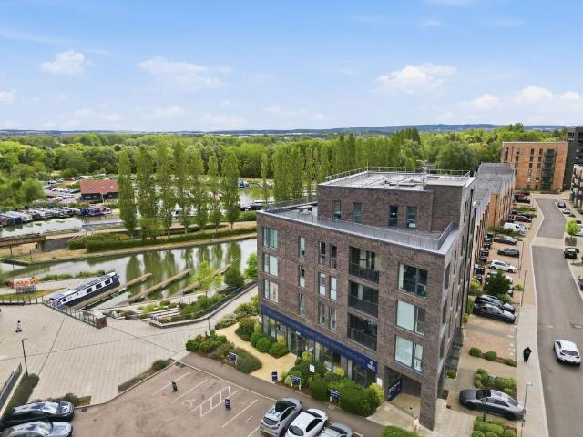 Flat for sale in Milton Keynes