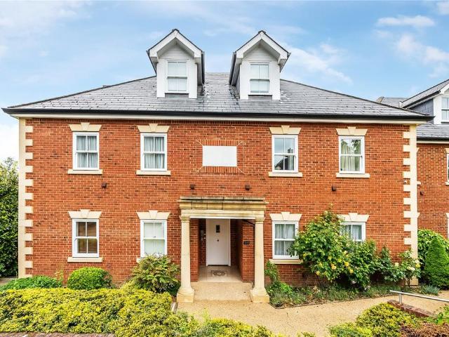 Flat for sale in Oxted, Hillview
