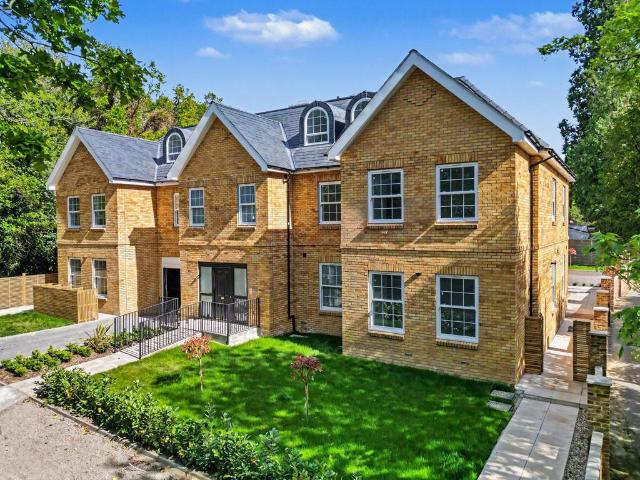 Flat for sale in Blackhills, Surrey