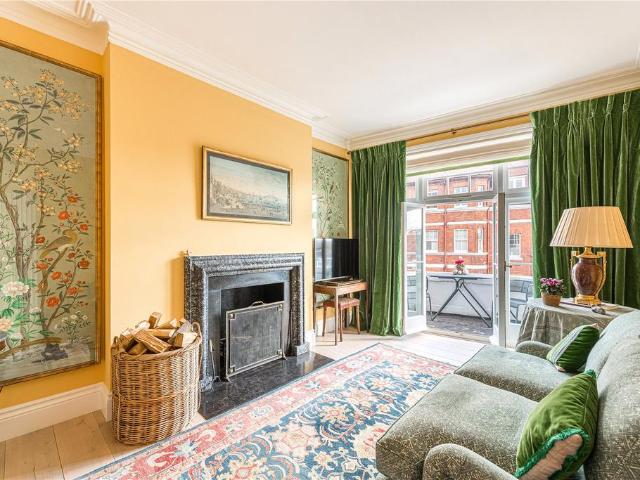 Flat for sale in Battersea, Greater London