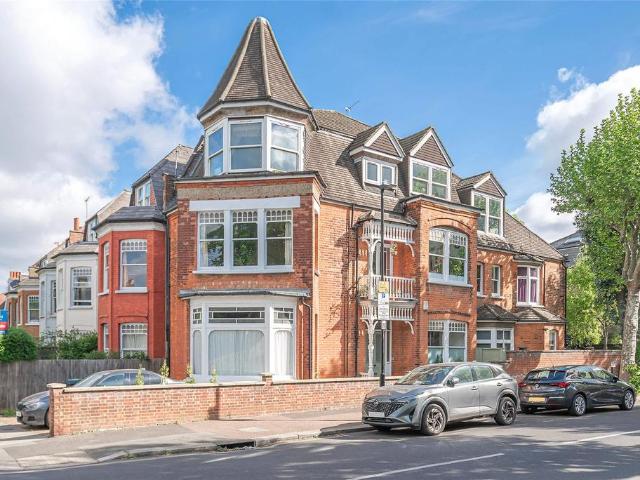 Flat for sale in Muswell Hill, Greater London