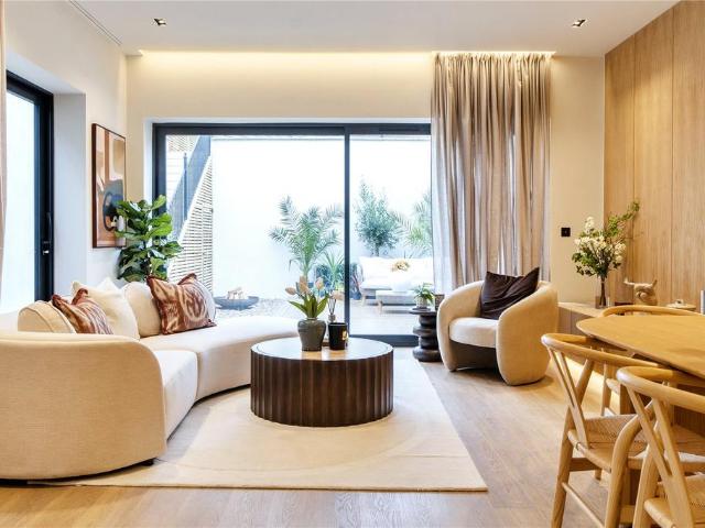 Flat for sale in London Borough of Ealing, Greater London