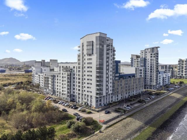 Flat for sale in Newhaven, Leith
