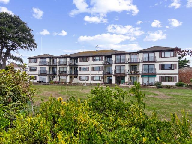 Flat for sale in Rose Green, Arun