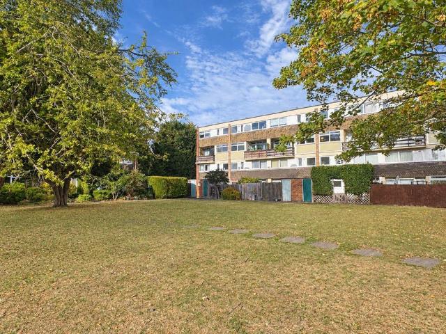Flat for sale in Hersham, Walton-on-Thames