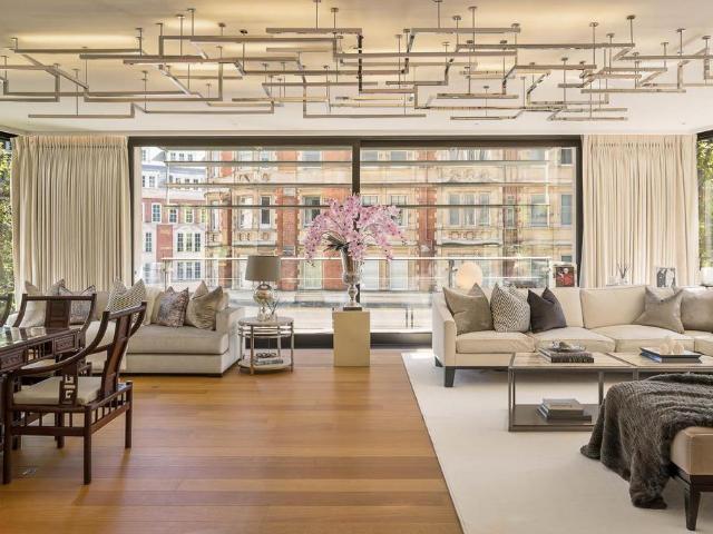 Flat for sale in Knightsbridge, Greater London