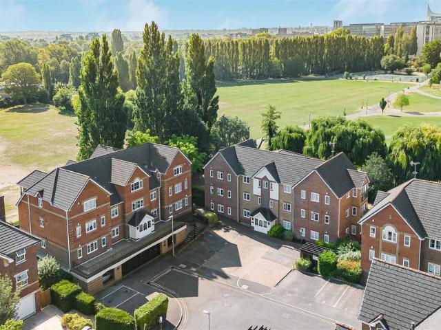 Flat for sale in Reading