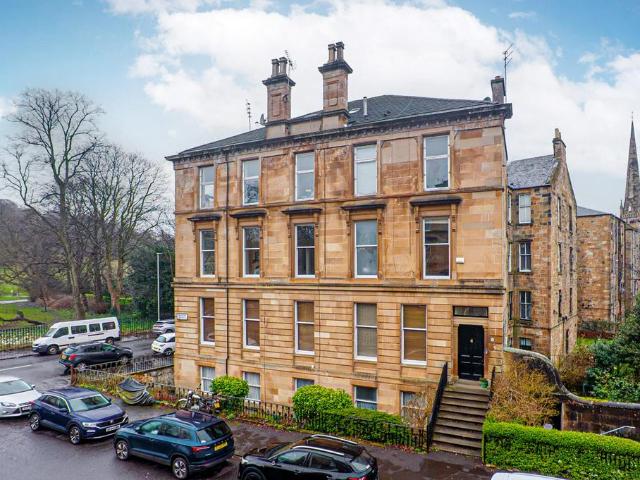 Flat for sale in Strathbungo, Scotland