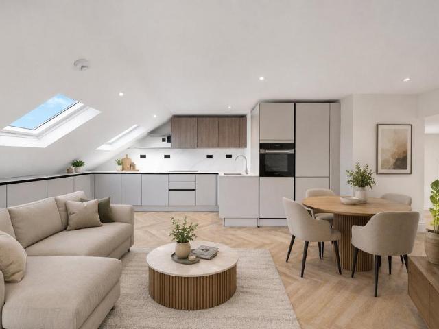 Flat for sale in Tulse Hill, Greater London