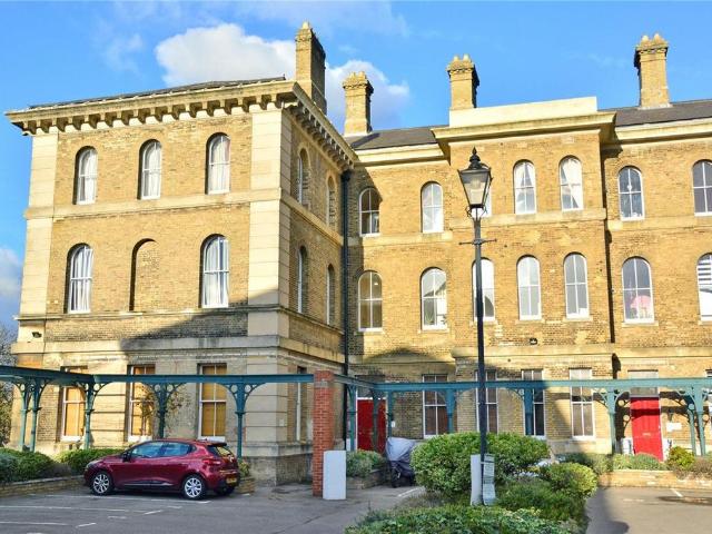 Flat for sale in Royal Borough of Greenwich, Greater London