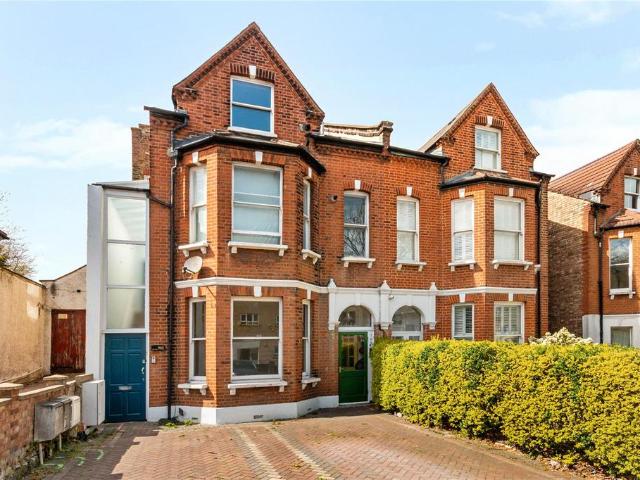 Flat for sale in West Norwood, Greater London