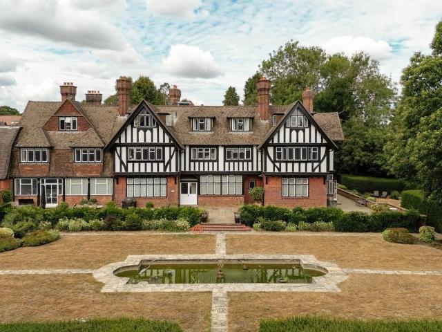 Flat for sale in Red Hill, Surrey