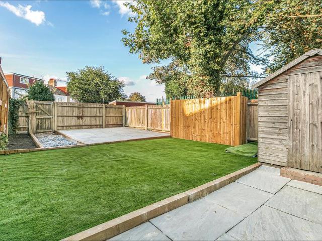 Flat for sale in London Borough of Merton, Mitcham