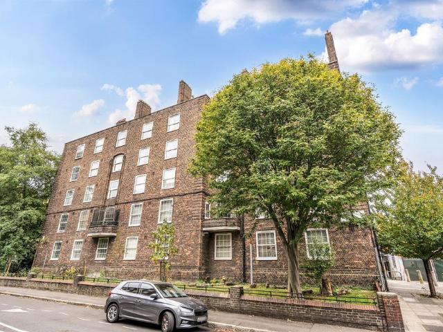 Flat for sale in Elephant and Castle, Greater London