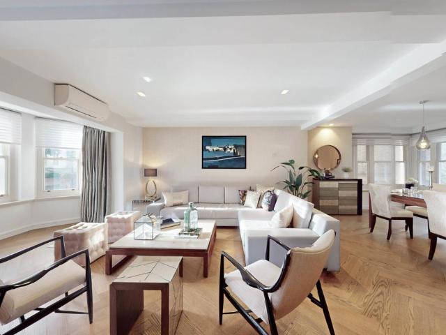 Flat for sale in St. John's Wood, Greater London