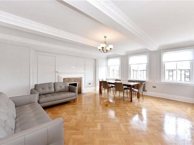 Flat for sale in Marylebone, Greater London