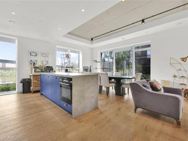 Flat for sale in Goodluck Hope, Blackwall
