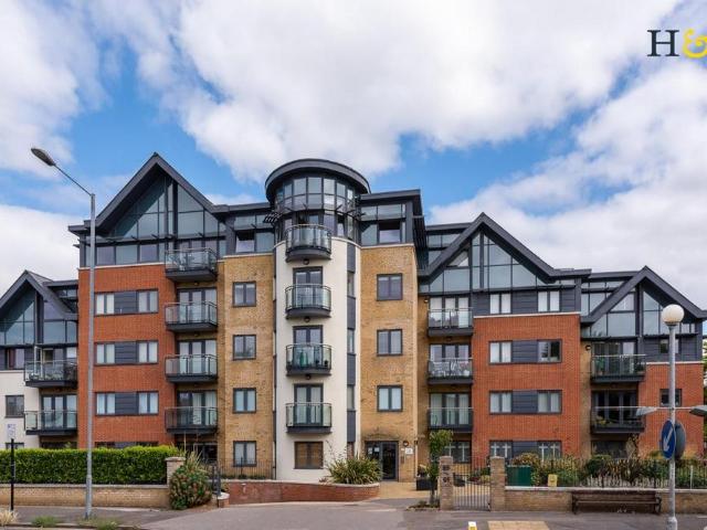 Flat for sale in Aldrington