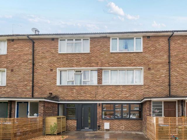 Flat for sale in Horn Park, Greater London
