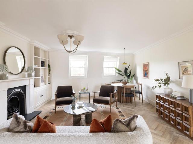 Flat for sale in North Kensington, Greater London