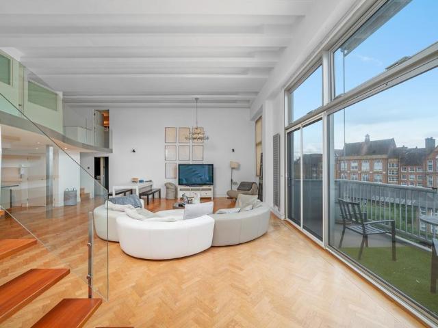 Flat for sale in Fulham, Greater London