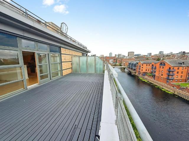 Flat for sale in West Yorkshire