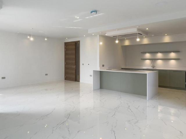 Flat for sale in Balgreen, Murrayfield