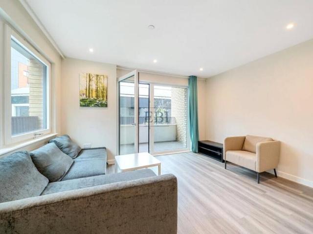 Flat for sale in Greater London