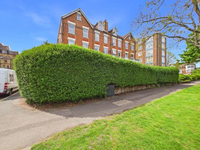 Flat for sale in Folkestone